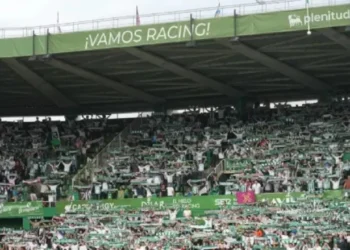 ¡Insólito! Pidió atender a un hincha que estaba muriendo y terminó expulsado