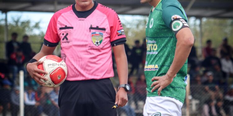 Petrolero cae ante Nueva Santa Cruz en un polémico partido