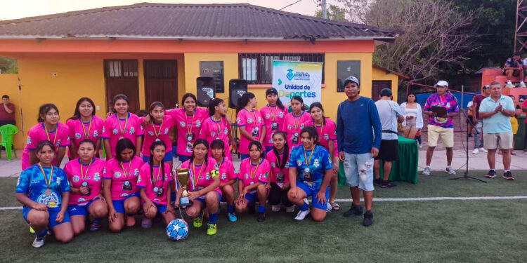 Alcaldía de Yacuiba premia a las campeonas de la Liga Femenina Sub-15