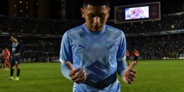 Fernando Mena debuta con Bolívar y gana su primer título