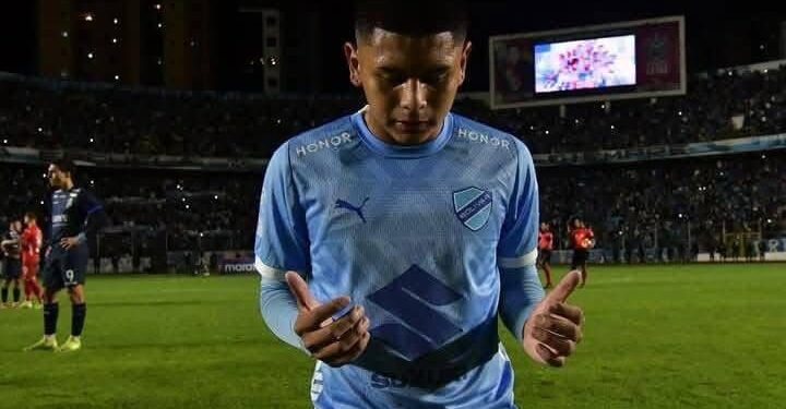 Fernando Mena debuta con Bolívar y gana su primer título